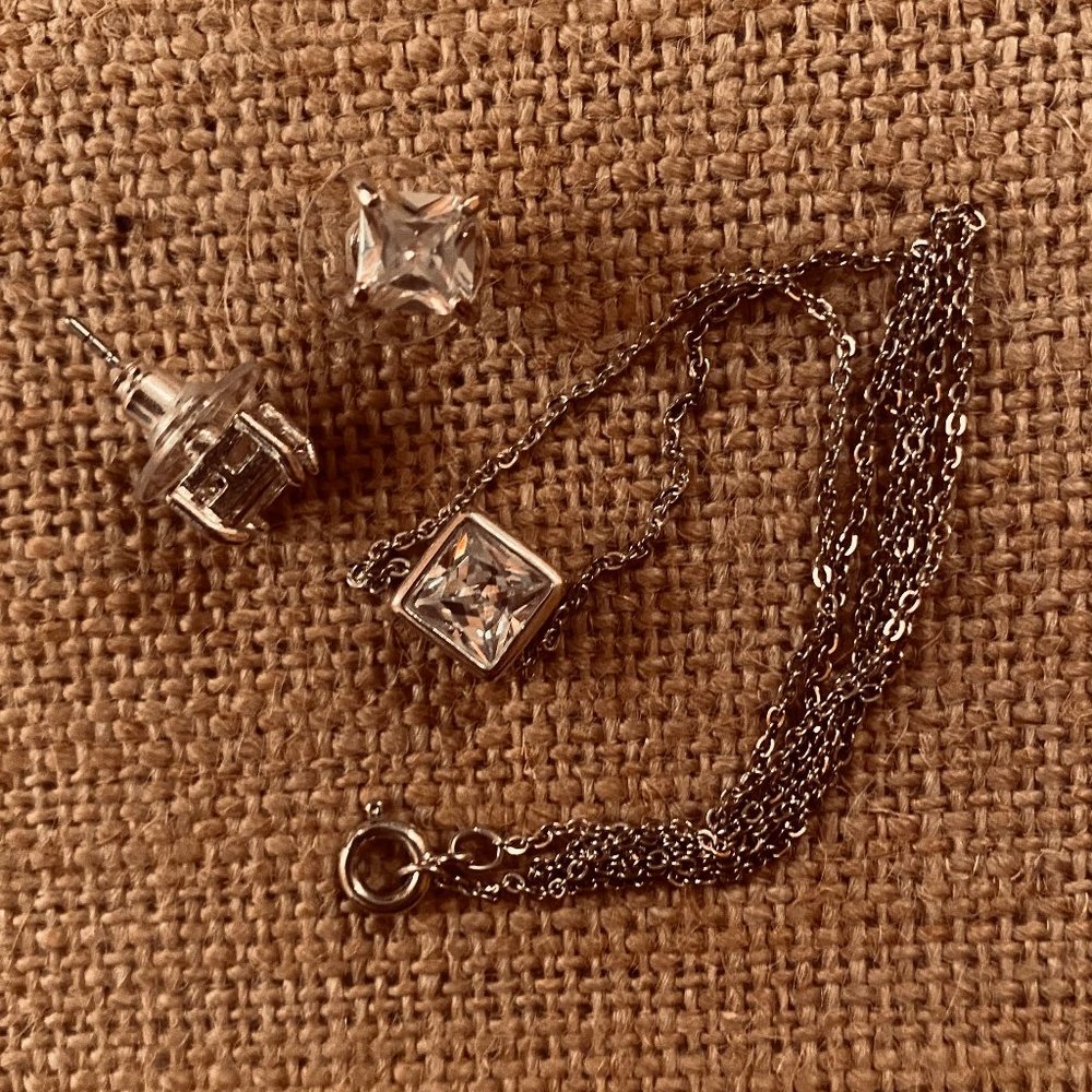 Clear CZ Princess Cut Solitare Pendant in UNIQUE 925 Bezel Mounting